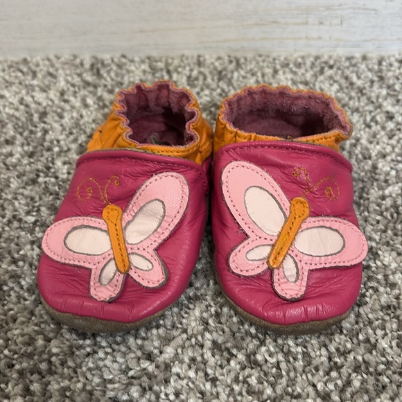 Robeez size 0-6 month girls crib shoes - Picture 2 of 5